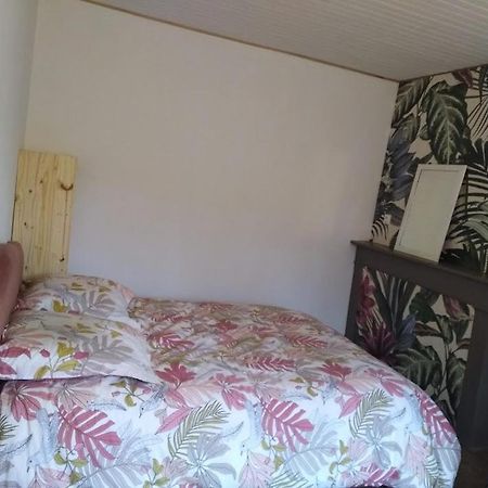 Appartement Cozy Dans Maison Privee Tauves 外观 照片