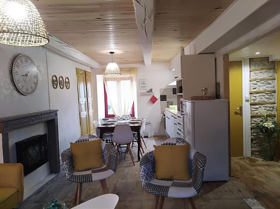 Appartement Cozy Dans Maison Privee Tauves 外观 照片