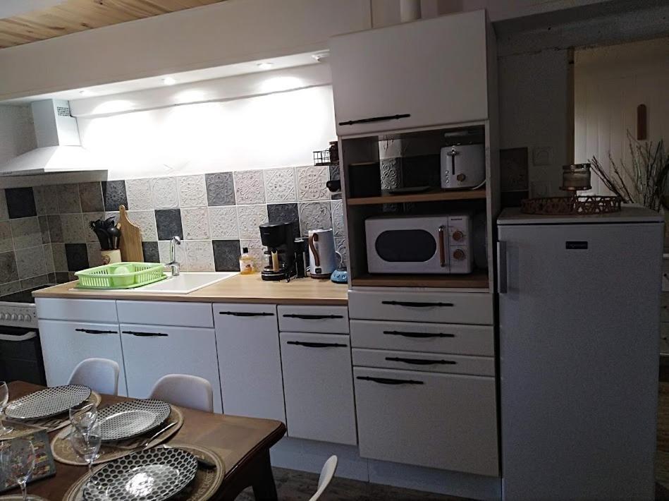 Appartement Cozy Dans Maison Privee Tauves 外观 照片