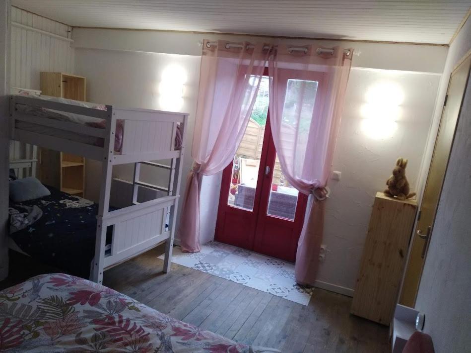 Appartement Cozy Dans Maison Privee Tauves 外观 照片