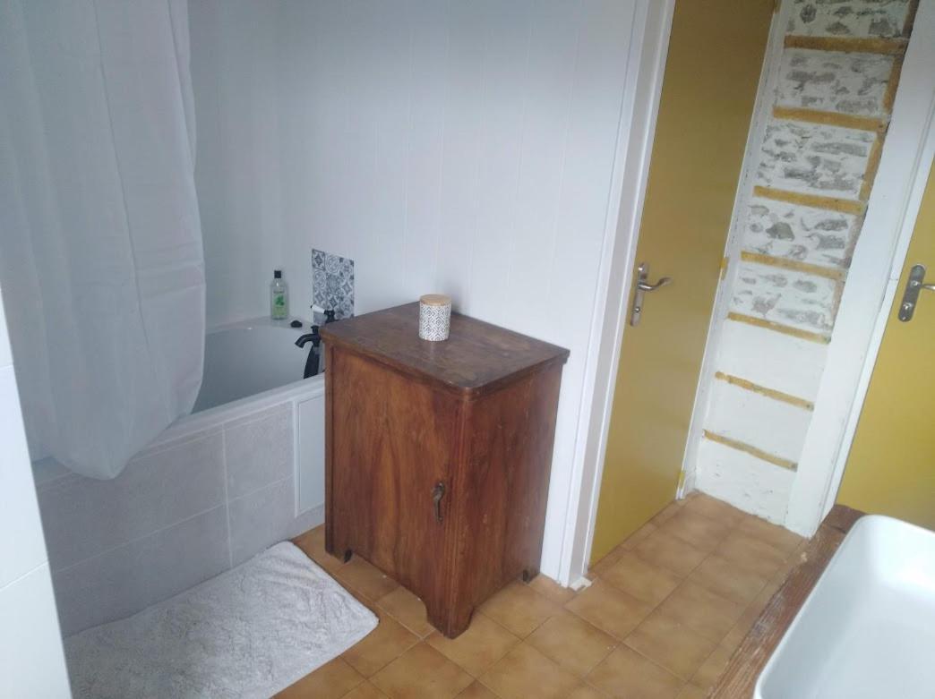 Appartement Cozy Dans Maison Privee Tauves 外观 照片